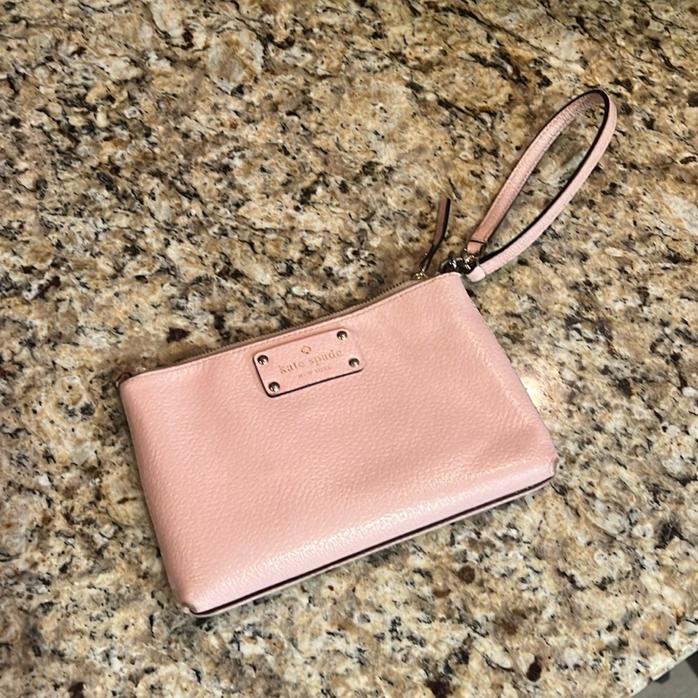 The cutest Kate Spade Wristlet. Gently used in Excellent condition!